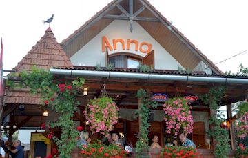 Anna Borozo, ресторан