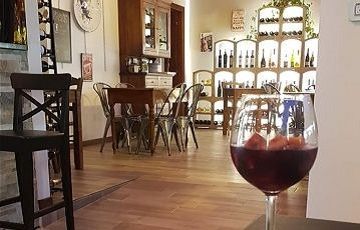 Vinó Enoteca Elmo, Италия